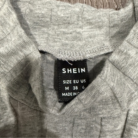 Bundle of 3 SHEIN Ribbed High Neck Cropped Tank Tops - Picture 10 of 16